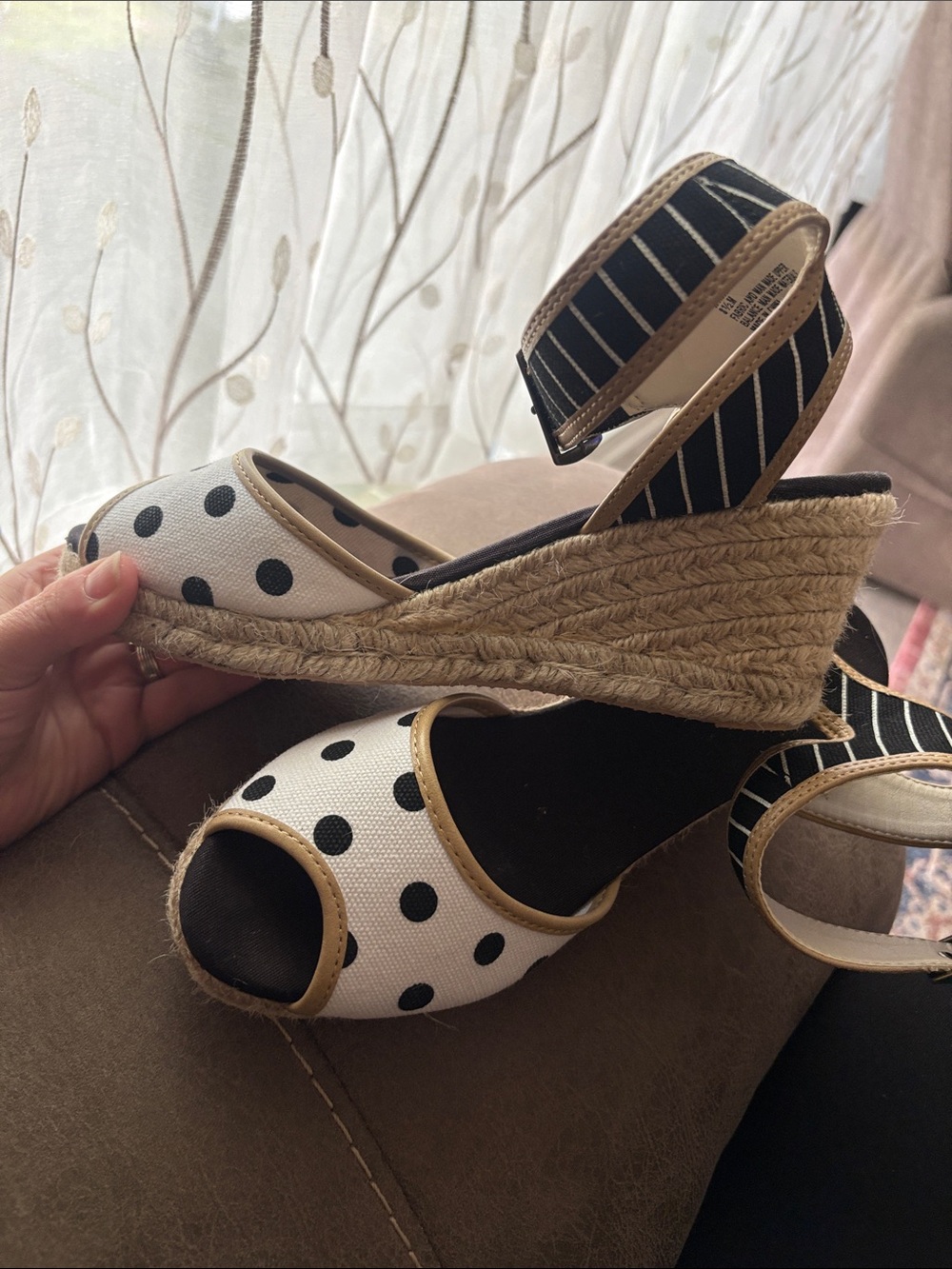 Polka-dot straw shoes